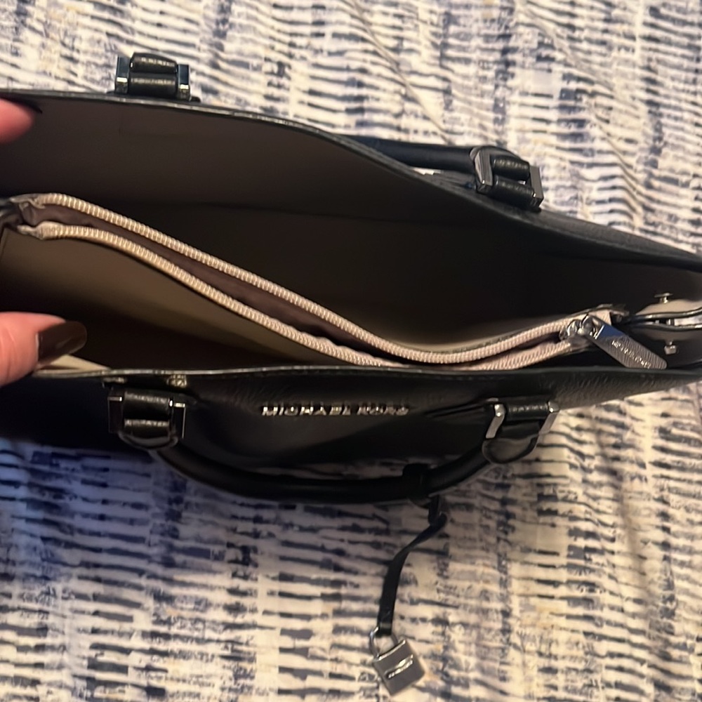 Michael Kors handbag - Picture 3 of 5